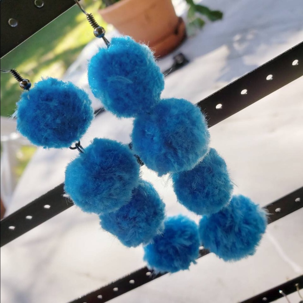 Pompom earrings